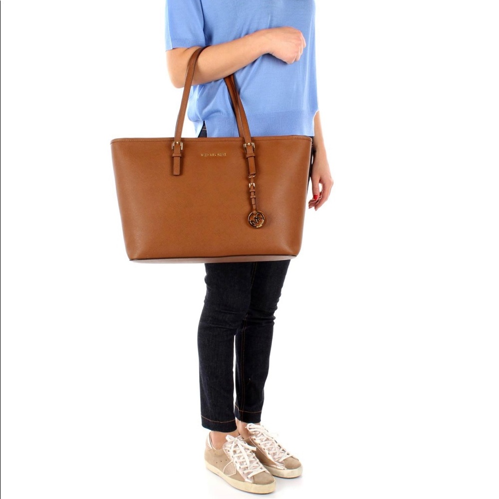 Michael Kors Jet Set TZ, Saffiano Leather Tote! - Picture 10 of 10